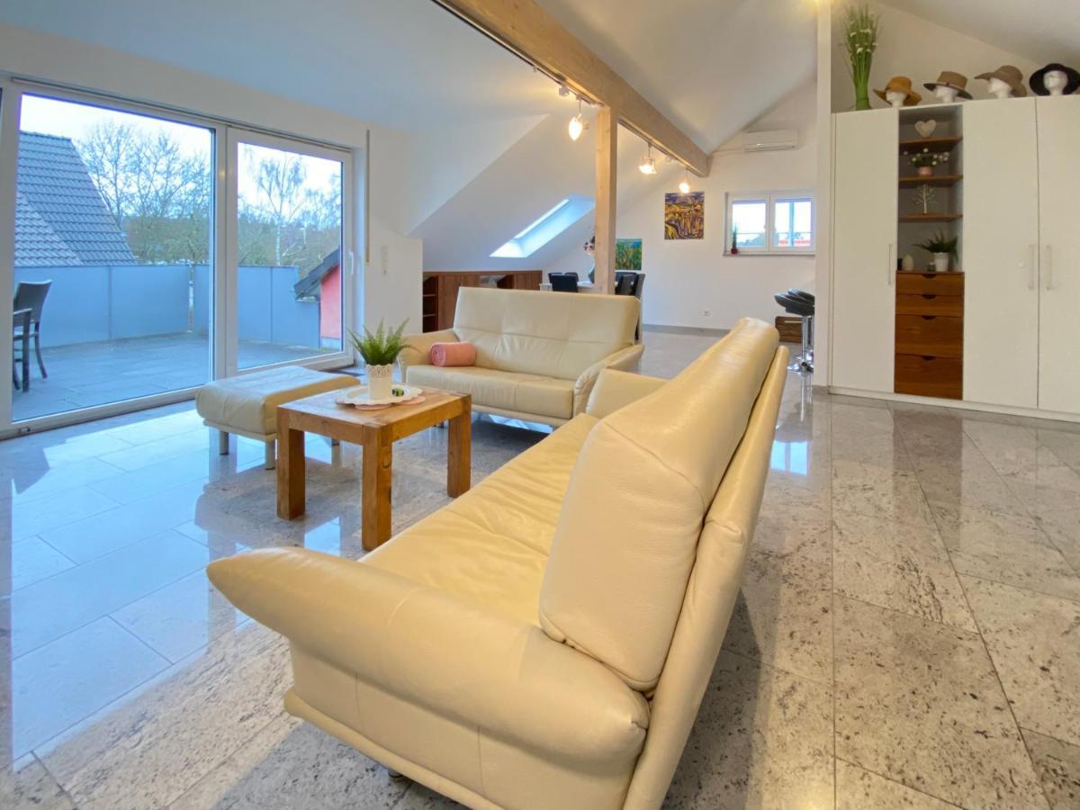 4 Zimmer Apartment, 125 Qm, Ruhig Und Zentrumsnah, Max 5 Pers, Dachterasse, Garage, 1000 Mbit Böblingen Buitenkant foto