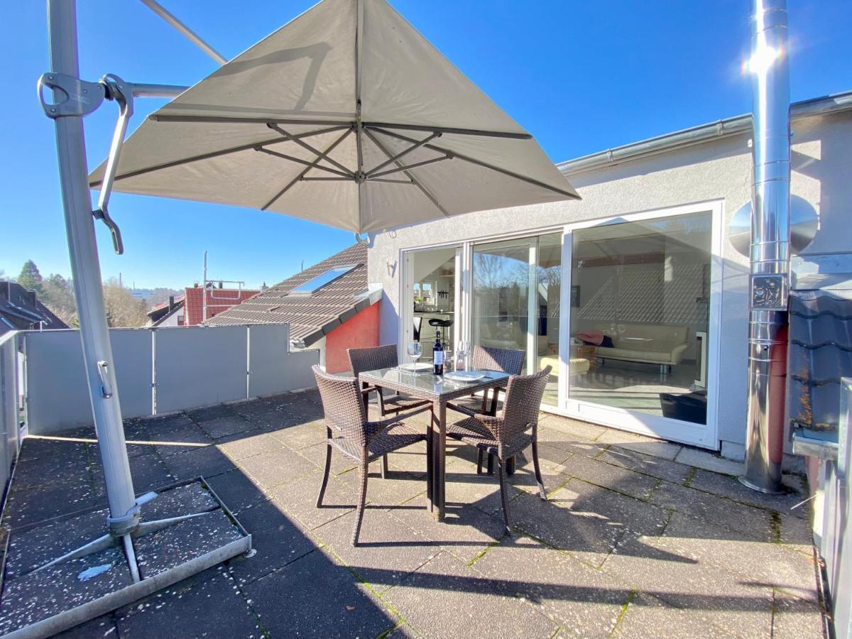 4 Zimmer Apartment, 125 Qm, Ruhig Und Zentrumsnah, Max 5 Pers, Dachterasse, Garage, 1000 Mbit Böblingen Buitenkant foto