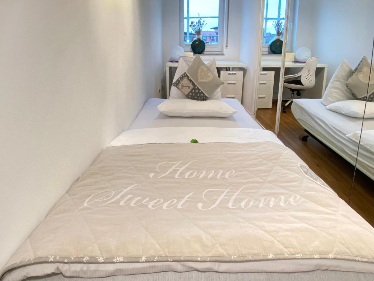 4 Zimmer Apartment, 125 Qm, Ruhig Und Zentrumsnah, Max 5 Pers, Dachterasse, Garage, 1000 Mbit Böblingen Buitenkant foto