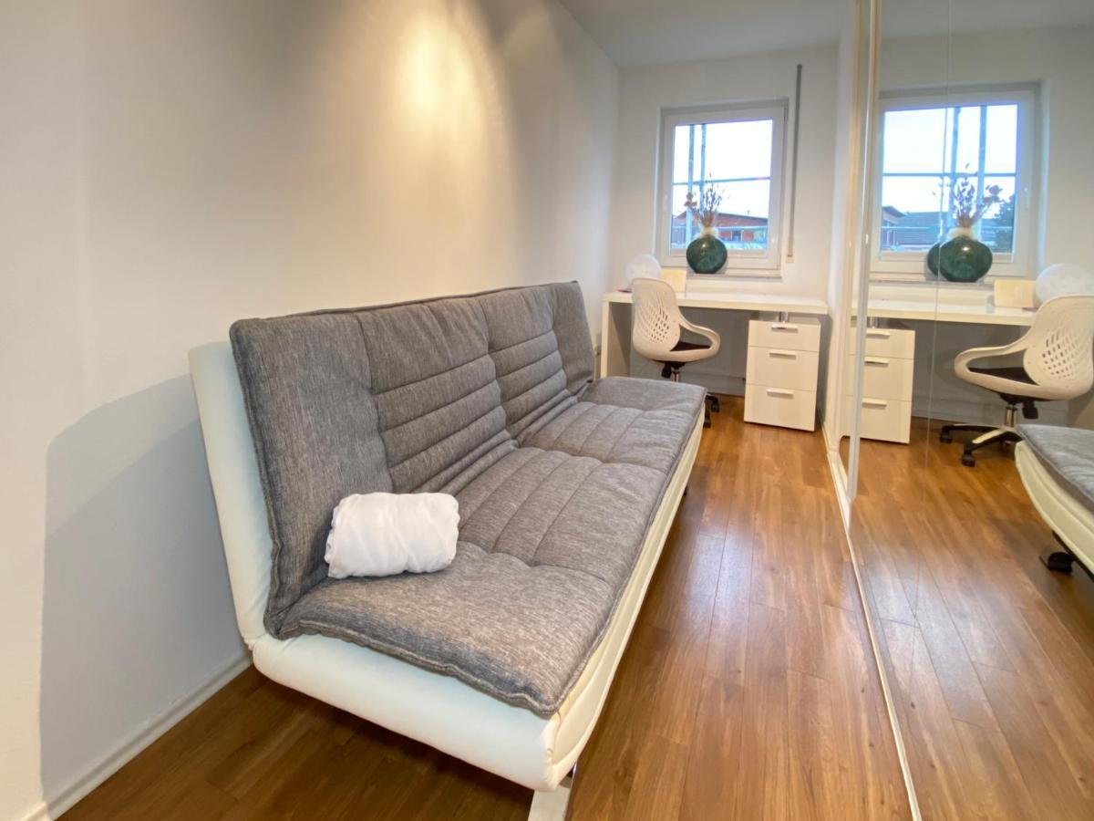 4 Zimmer Apartment, 125 Qm, Ruhig Und Zentrumsnah, Max 5 Pers, Dachterasse, Garage, 1000 Mbit Böblingen Buitenkant foto