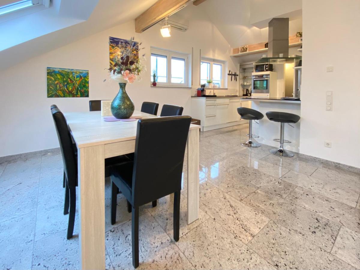 4 Zimmer Apartment, 125 Qm, Ruhig Und Zentrumsnah, Max 5 Pers, Dachterasse, Garage, 1000 Mbit Böblingen Buitenkant foto